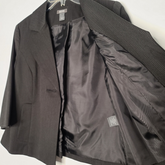 Kenneth Cole Reaction Wide Leg Trouser Size 4 and Suit Jacket Size 2 Grey Stripe - Picture 5 of 8
